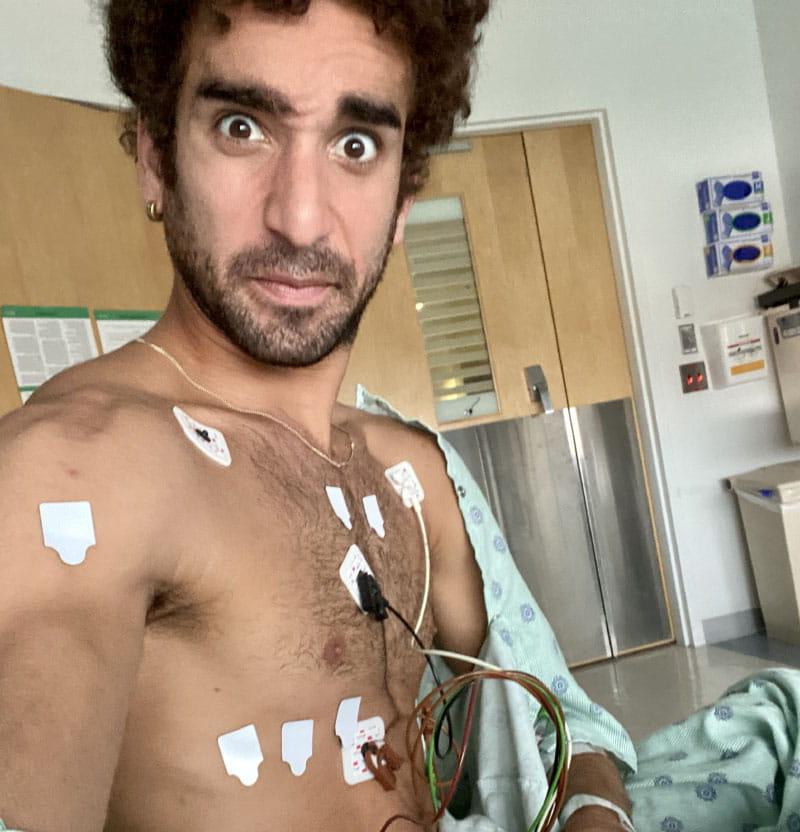 Edson Barbosa recuperándose en el hospital luego de su procedimiento de ablación cardíaca en 2021. (摄影:Edson Barbosa)
